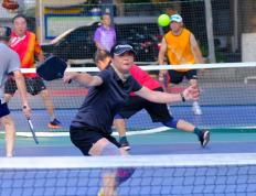 开云-告别羽毛球自由，中产迷上匹克球