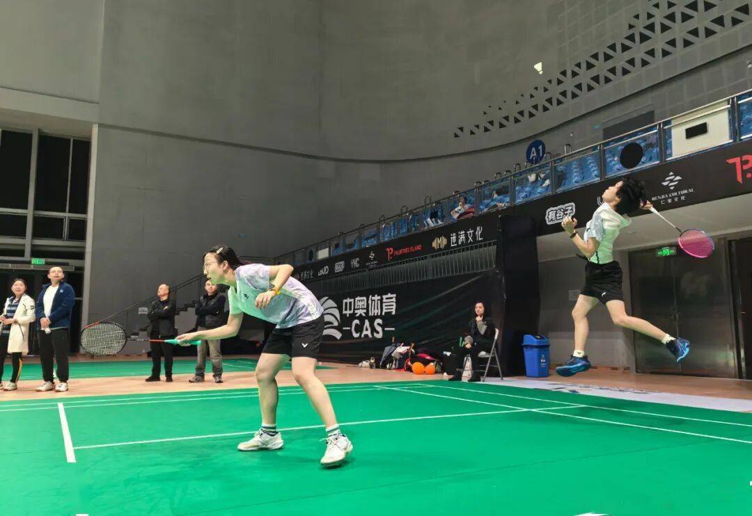 kaiyun-简医羽(yǔ)毛球隊(duì)在市级職(zhí)工羽(yǔ)毛球比赛中(zhōng)斩获公开组第二(èr)名