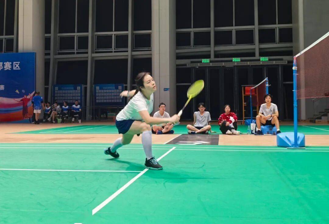 kaiyun-简医羽(yǔ)毛球隊(duì)在市级職(zhí)工羽(yǔ)毛球比赛中(zhōng)斩获公开组第二(èr)名