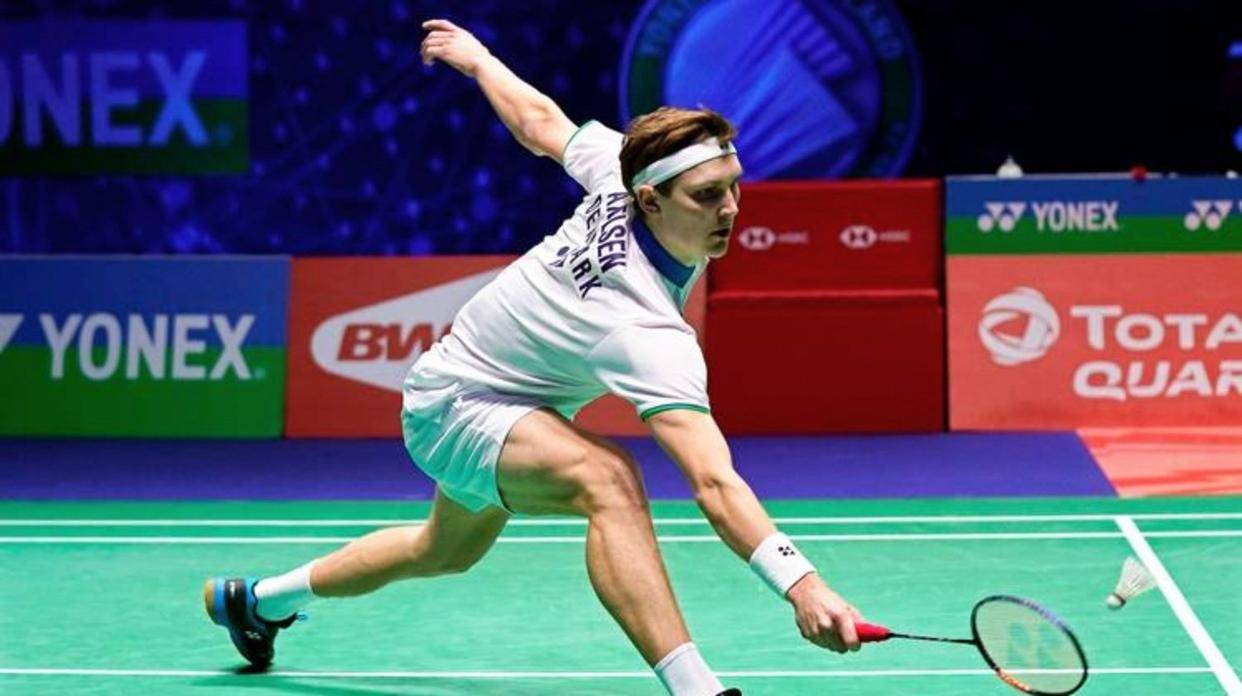 kaiyun-法国羽毛球公开賽(sài)男單(dān)比賽(sài)，安賽(sài)龙对阵马来西亚選(xuǎn)手梁峻豪，比賽(sài)激烈精彩，安賽(sài)龙展现出强大(dà)实力和冷静应对能力