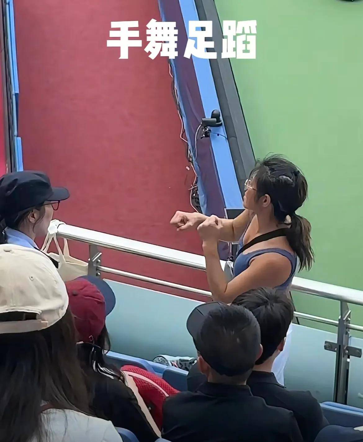 开云-女子(zi)大闹网球赛后续：多次嚣张挑(tiāo)衅，裁判发话，把女子(zi)趕(gǎn)出赛场
