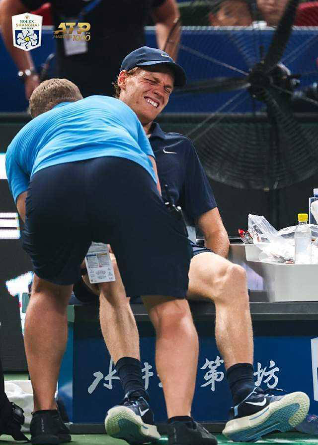 kaiyun-德約(yuē)科維(wéi)奇稳定朝(cháo)第5座大师赛冠军迈进，辛纳因傷(shāng)退出比赛，德約(yuē)无可匹(pǐ)敌