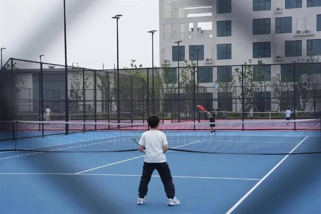 开云平台-金华首(shǒu)迎国家级青少(shǎo)年网球积分赛 2026金华市青少(shǎo)年网球公(gōng)开赛(广厦大學(xué)站)举办
